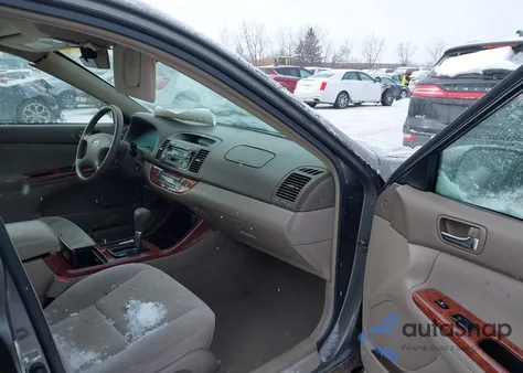 2003 Toyota Camry Xle V6 z USA, uszkodzony, nr VIN 4T1BF32K33U551250